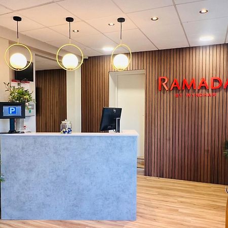 Ramada By Wyndham Cheltenham Golden Valley エクステリア 写真