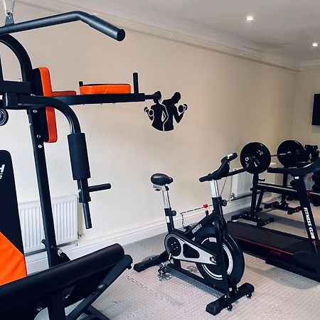 Ramada By Wyndham Cheltenham Golden Valley エクステリア 写真