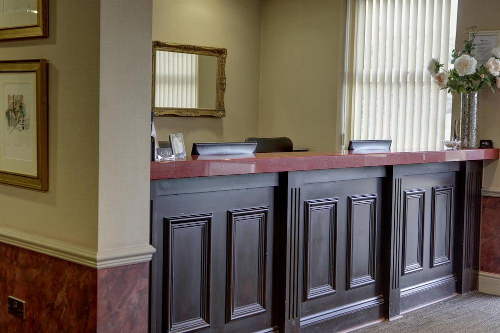 Ramada By Wyndham Cheltenham Golden Valley エクステリア 写真