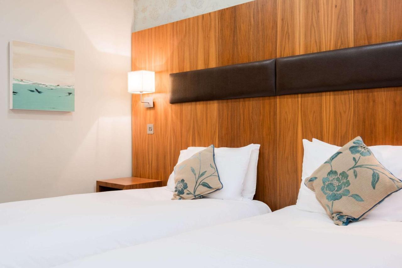 Ramada By Wyndham Cheltenham Golden Valley エクステリア 写真