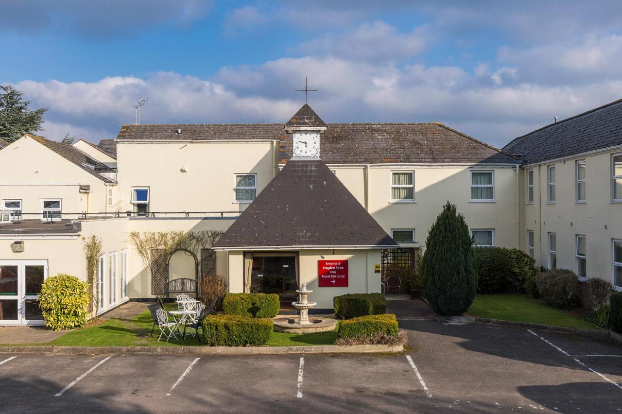 Ramada By Wyndham Cheltenham Golden Valley エクステリア 写真