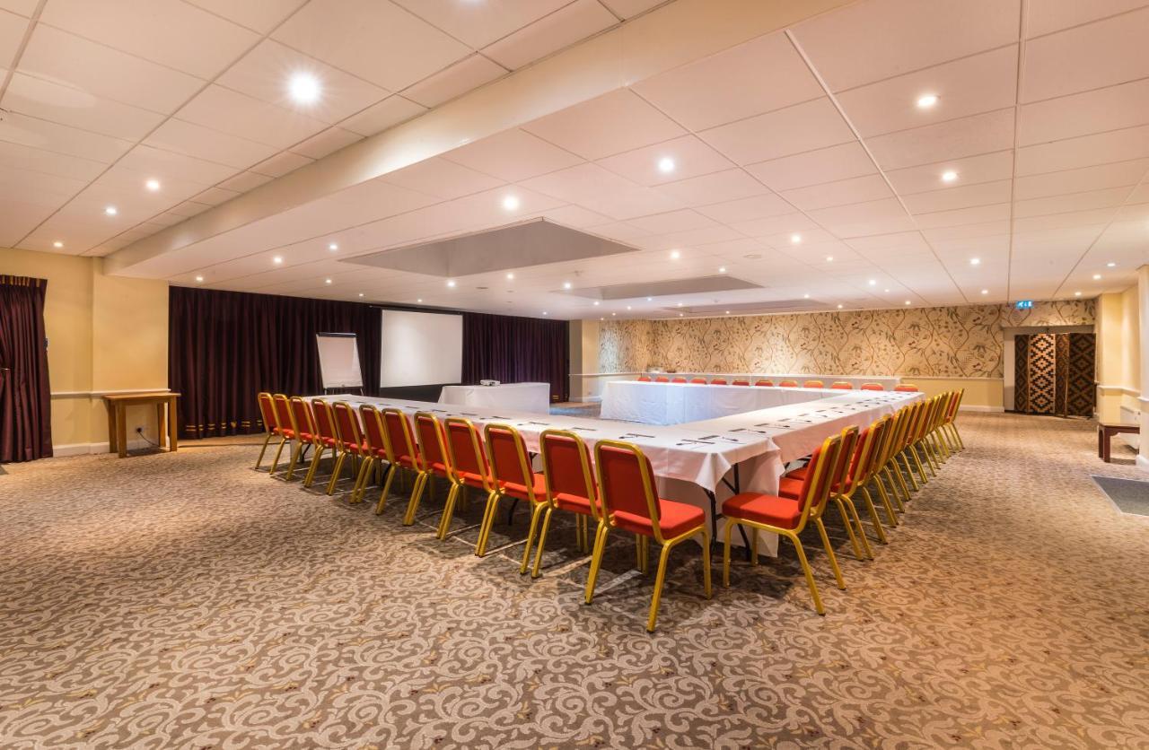Ramada By Wyndham Cheltenham Golden Valley エクステリア 写真
