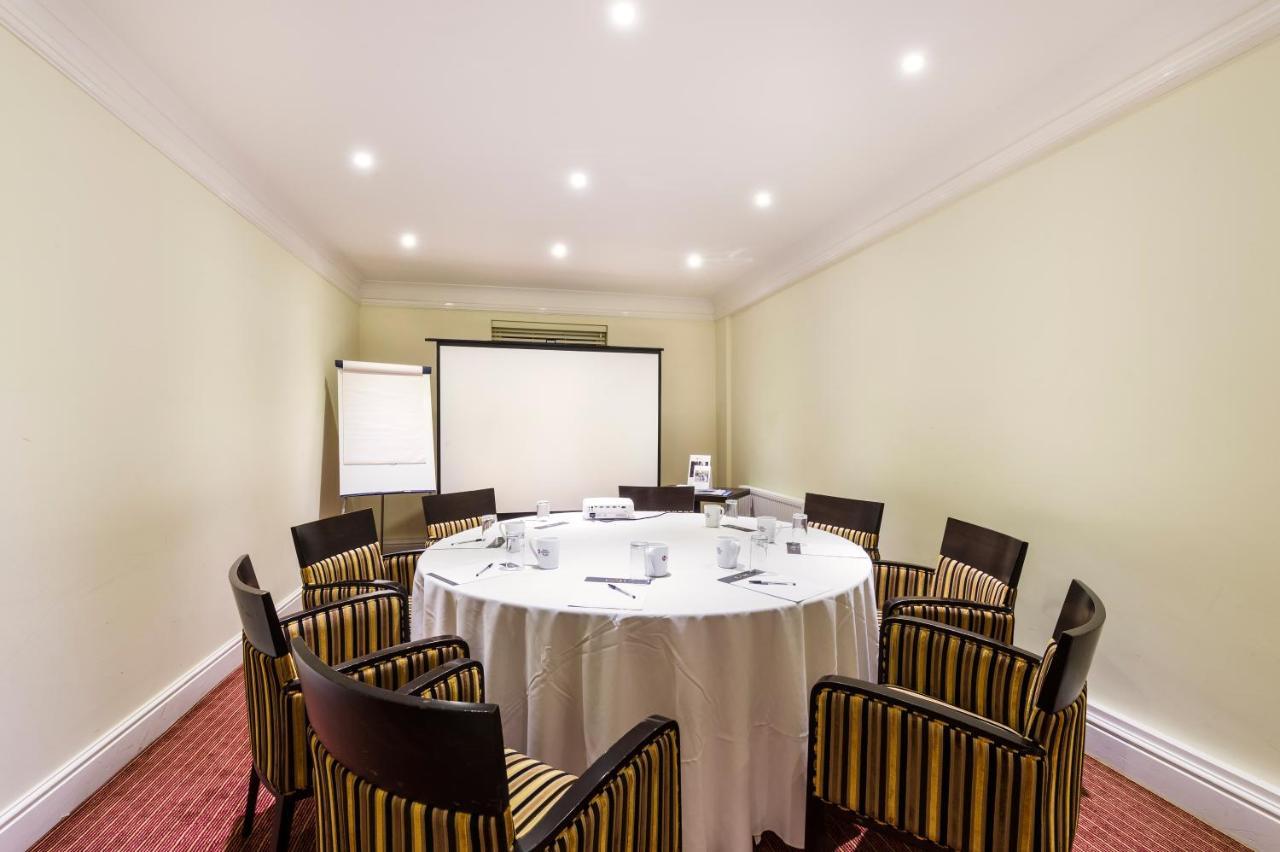 Ramada By Wyndham Cheltenham Golden Valley エクステリア 写真