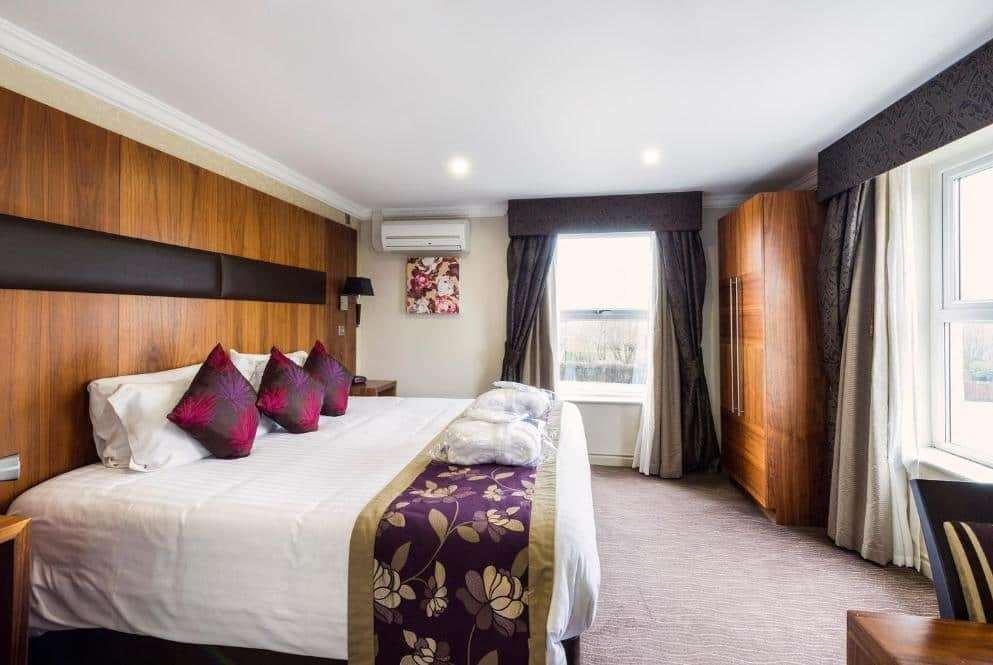 Ramada By Wyndham Cheltenham Golden Valley 部屋 写真