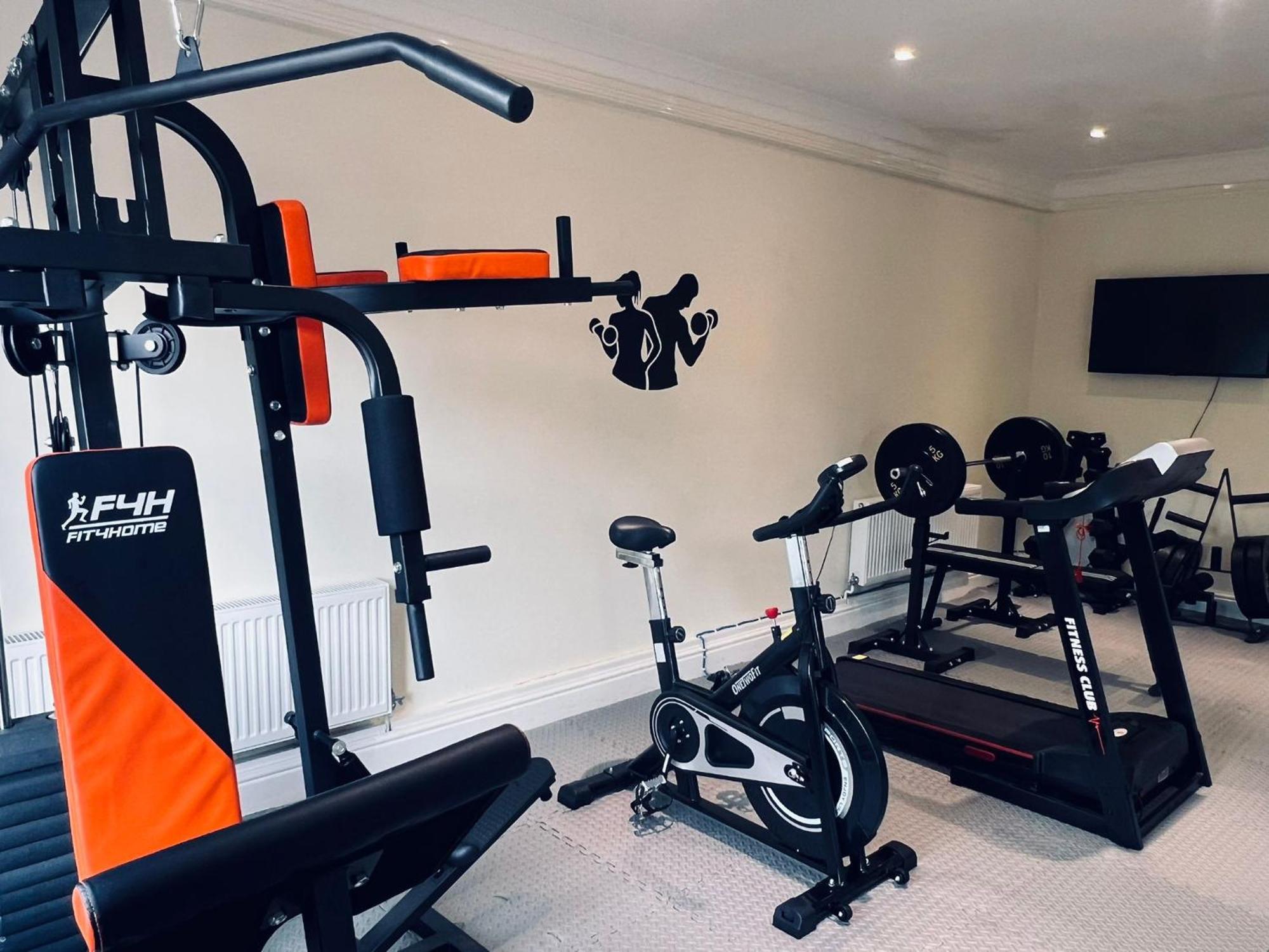 Ramada By Wyndham Cheltenham Golden Valley エクステリア 写真