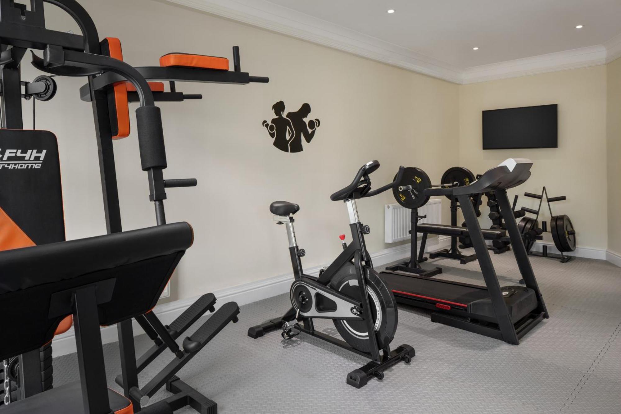 Ramada By Wyndham Cheltenham Golden Valley エクステリア 写真