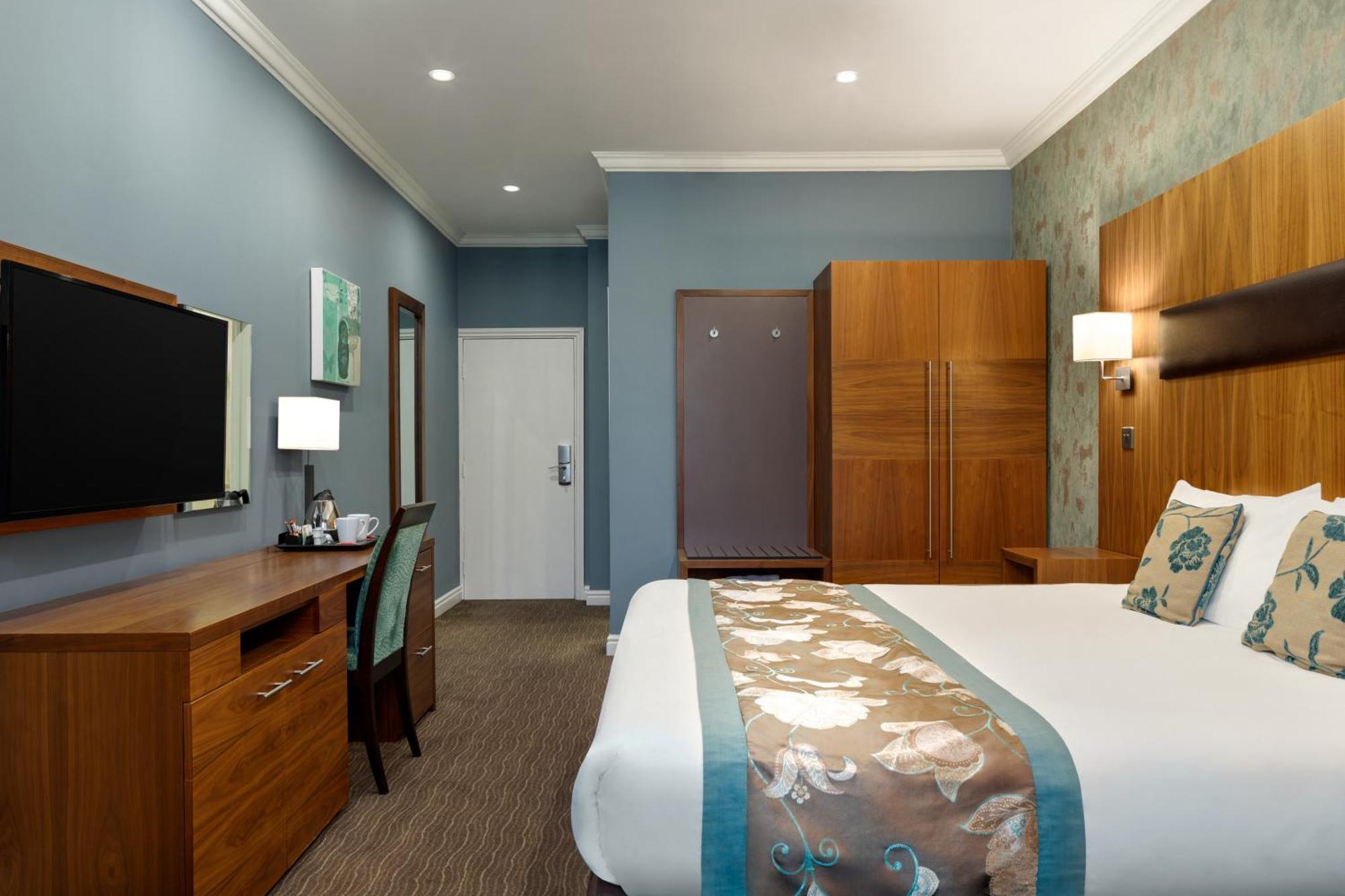 Ramada By Wyndham Cheltenham Golden Valley エクステリア 写真