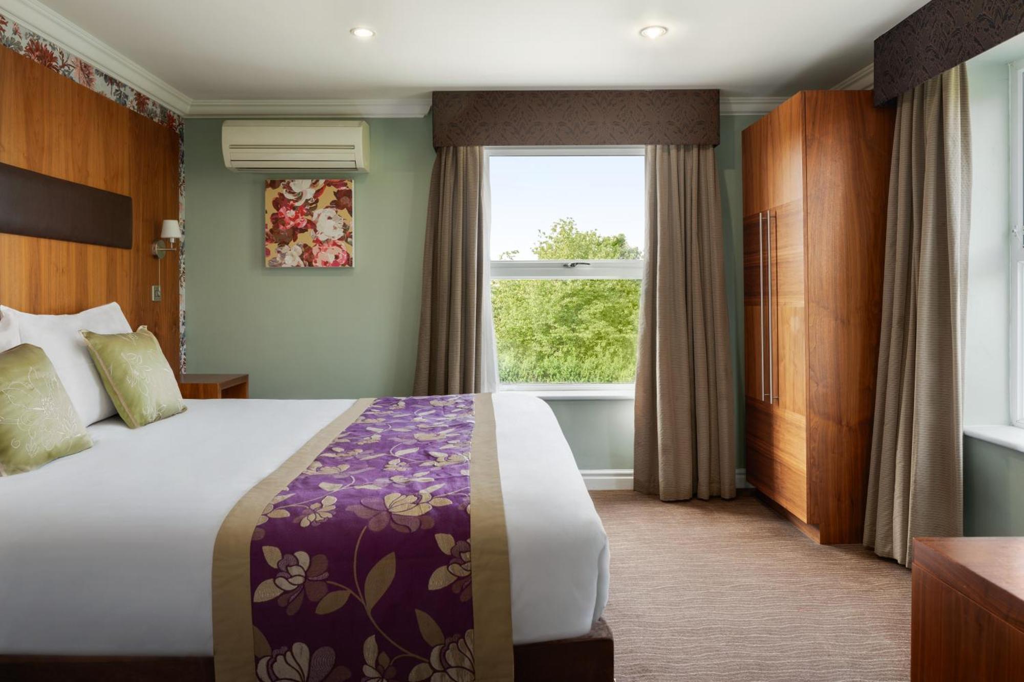 Ramada By Wyndham Cheltenham Golden Valley エクステリア 写真