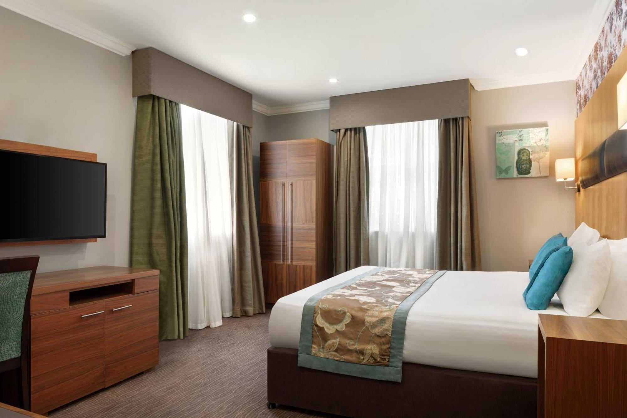 Ramada By Wyndham Cheltenham Golden Valley エクステリア 写真
