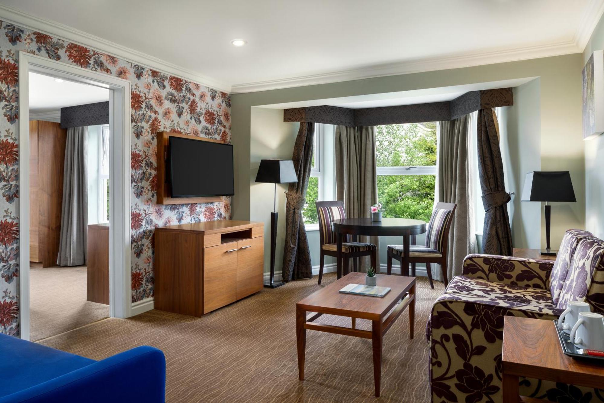 Ramada By Wyndham Cheltenham Golden Valley エクステリア 写真