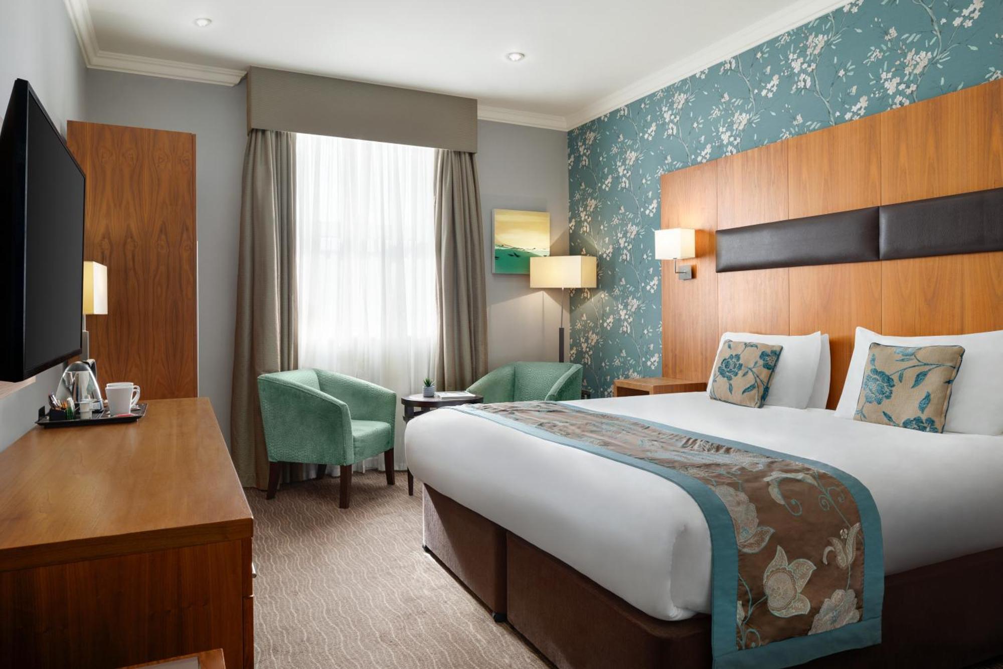 Ramada By Wyndham Cheltenham Golden Valley エクステリア 写真