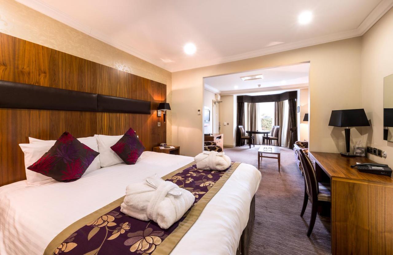 Ramada By Wyndham Cheltenham Golden Valley エクステリア 写真