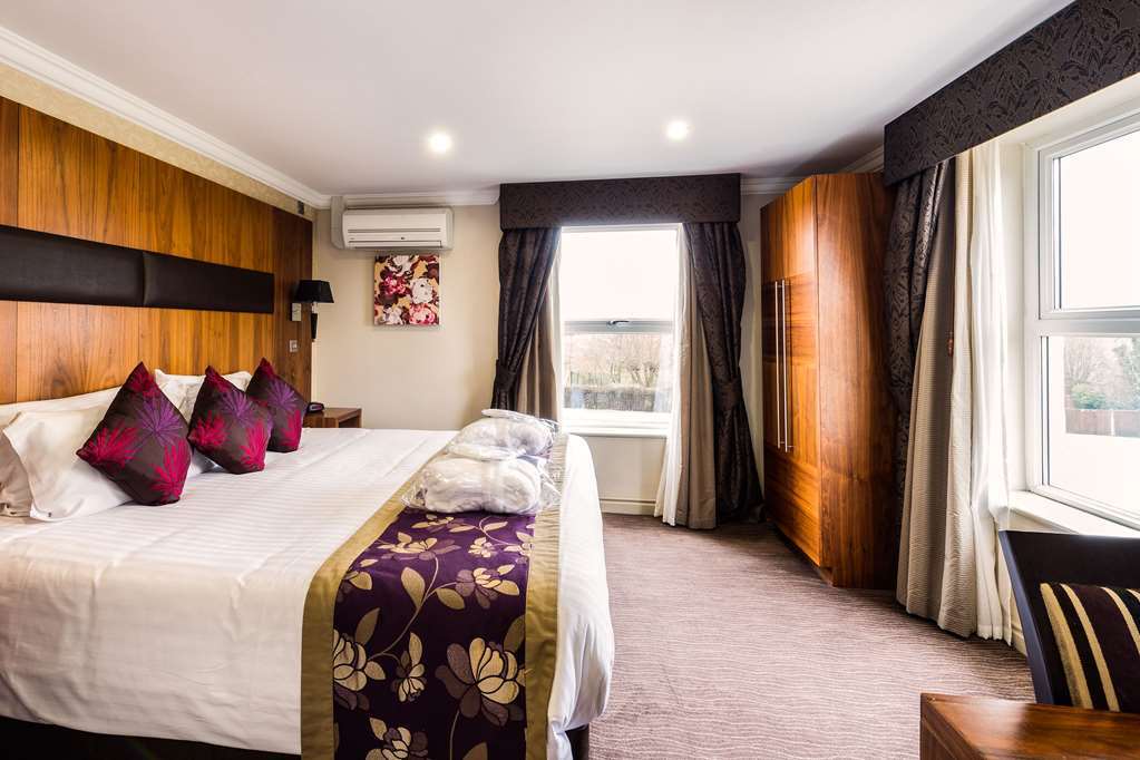 Ramada By Wyndham Cheltenham Golden Valley 部屋 写真